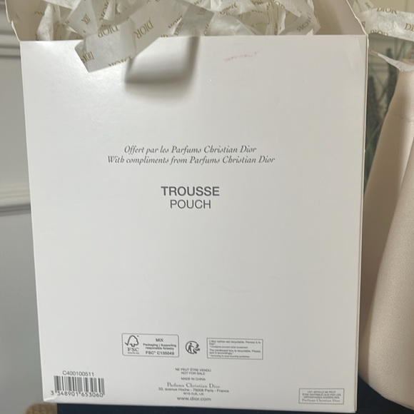 Dior Beige Beauty Drawstring embroidered bag. - Picture 2 of 7